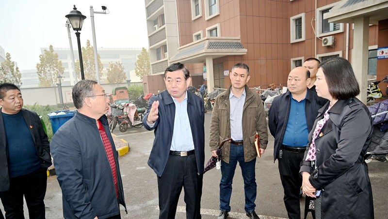 局党组书记局长王兆社一行调研保障房智慧社区建设工作